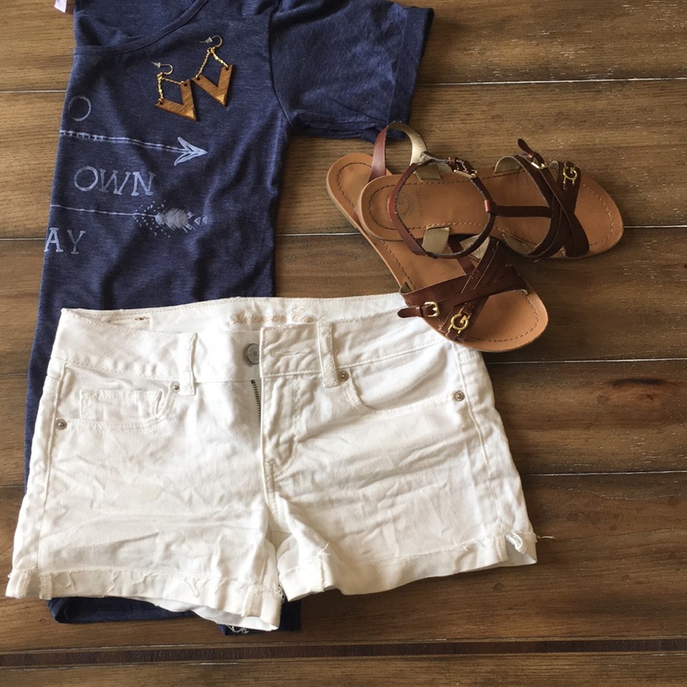 American Eagle size 4 white shorts